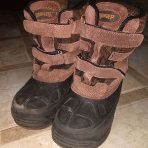 Snow boots size 11 toddler